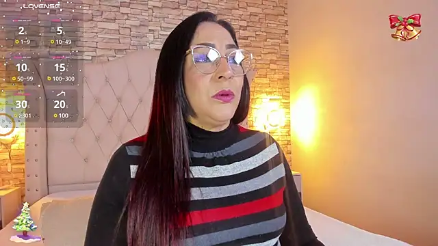 Snapshot of Gina_Myers chatting on December 18, 2024, 12:18 pm Gina Myers online show from December 18, 2024, 12:18 pm