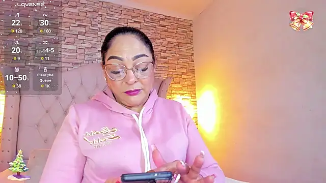 Snapshot of Gina_Myers chatting on December 20, 2024, 12:49 pm Gina Myers online show from December 20, 2024, 12:49 pm