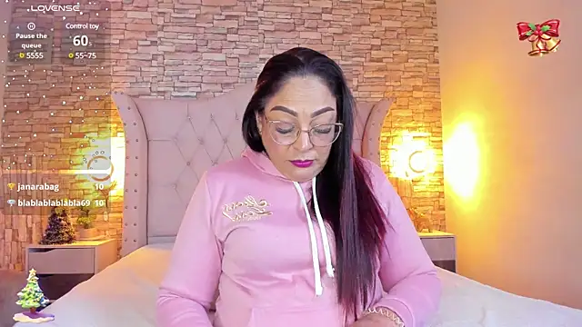 Snapshot of Gina_Myers chatting on December 20, 2024, 3:53 pm Gina Myers online show from December 20, 2024, 3:53 pm