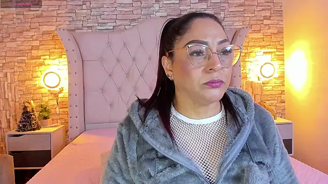 Snapshot of Gina_Myers chatting on January 5, 2025, 2:08 pm Gina Myers online show from January 5, 2025, 2:08 pm