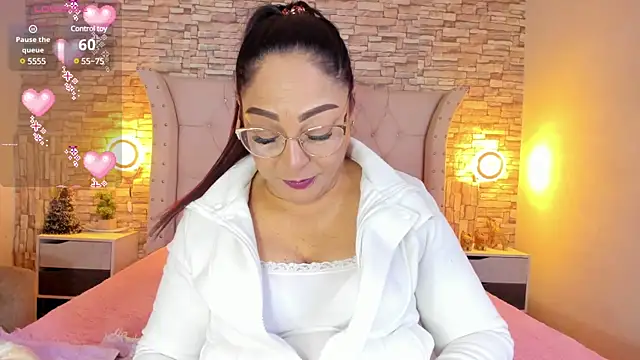 Snapshot of Gina_Myers chatting on January 21, 2025, 12:39 pm Gina Myers online show from January 21, 2025, 12:39 pm