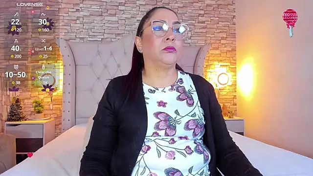 Snapshot of Gina_Myers chatting on February 5, 2025, 12:17 pm Gina Myers online show from February 5, 2025, 12:17 pm