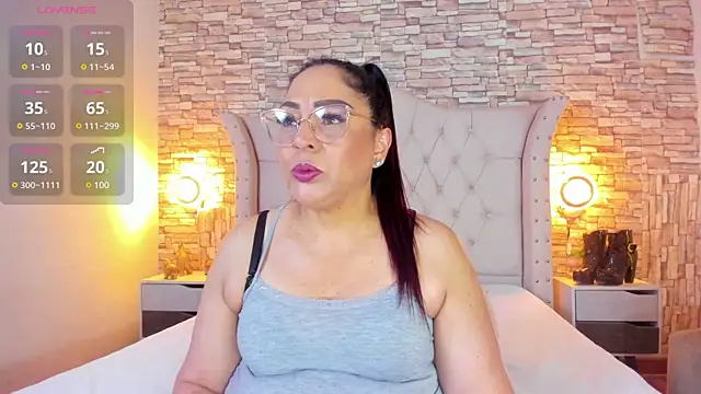 Snapshot of Gina_Myers chatting on February 25, 2025, 12:34 pm Gina Myers online show from February 25, 2025, 12:34 pm