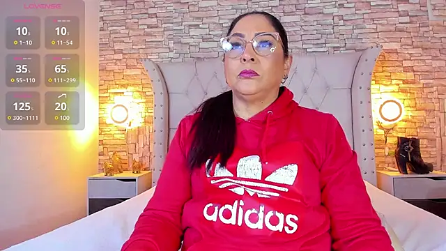 Snapshot of Gina_Myers chatting on March 5, 2025, 12:11 pm Gina Myers online show from March 5, 2025, 12:11 pm