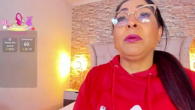 Snapshot of Gina_Myers chatting on March 18, 2025, 12:25 pm Gina Myers online show from March 18, 2025, 12:25 pm
