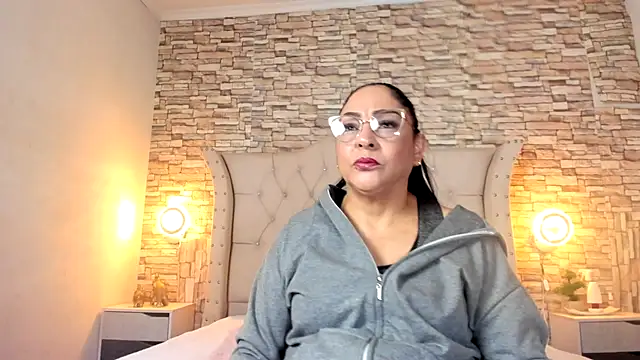 Snapshot of Gina_Myers chatting on September 30, 2025, 12:43 pm Gina Myers online show from September 30, 2025, 12:43 pm