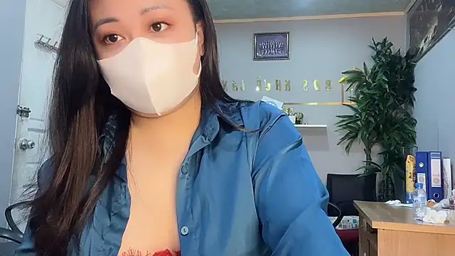 Snapshot of Bamboo_Swetie chatting on December 17, 2024, 12:01 am Bamboo Swetie online show from December 17, 2024, 12:01 am