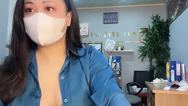 Snapshot of Bamboo_Swetie chatting on December 18, 2024, 12:43 am Bamboo Swetie online show from December 18, 2024, 12:43 am