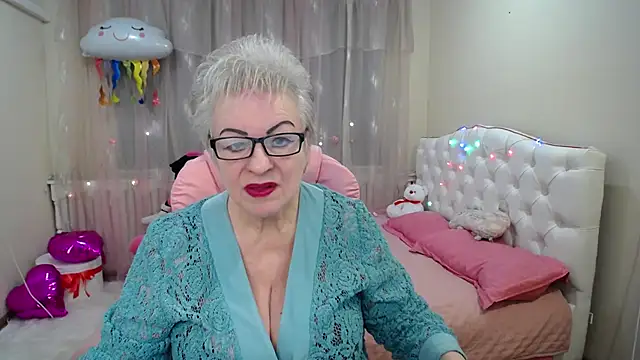 KayleSmoll online show from January 28, 2025, 7:21 pm