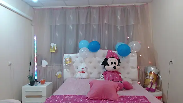 KayleSmoll online show from September 19, 2025, 6:41 pm