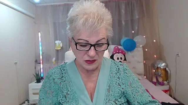 KayleSmoll online show from September 28, 2025, 6:24 pm