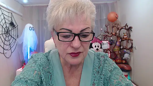 KayleSmoll online show from October 22, 2025, 6:29 pm