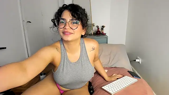 Snapshot of cinnamon_rosa chatting on February 7, 2025, 12:53 am cinnamon rosa online show from February 7, 2025, 12:53 am