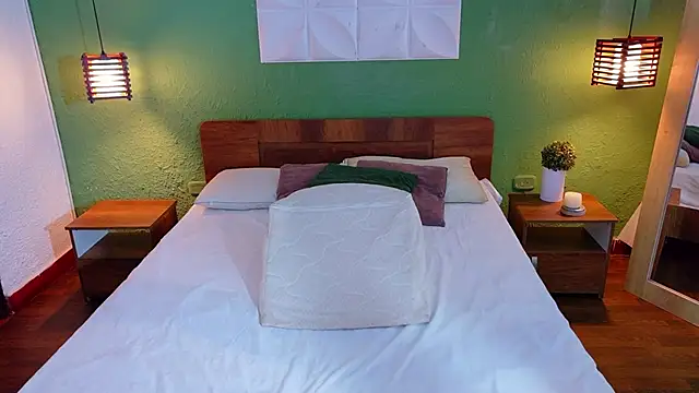 Snapshot of Shamiraa_moore chatting on December 3, 2025, 2:04 pm Shamiraa moore online show from December 3, 2025, 2:04 pm