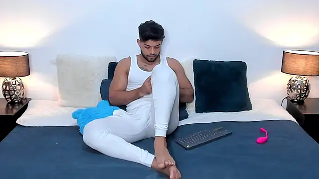 Luciano and Marlon online show from December 27, 2024, 8:07 pm