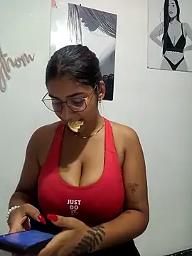 Snapshot of Sofythom1 chatting on October 24, 2025, 1:46 am Sofythom1 online show from October 24, 2025, 1:46 am