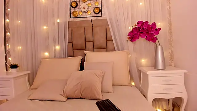 Snapshot of MarianaSanz chatting on December 12, 2024, 7:59 pm MarianaSanz online show from December 12, 2024, 7:59 pm