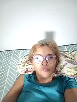 Snapshot of leona- chatting on February 18, 2025, 2:16 pm leona- online show from February 18, 2025, 2:16 pm