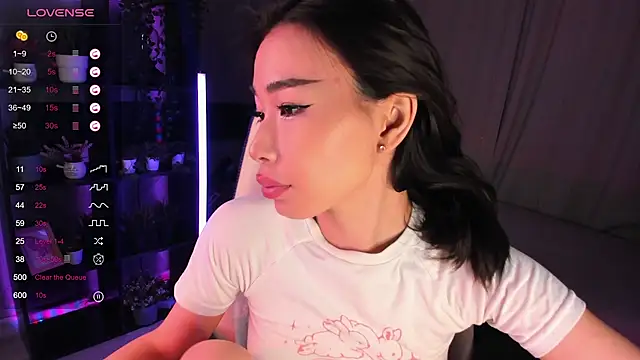 sensualily online show from November 5, 2025, 3:23 pm