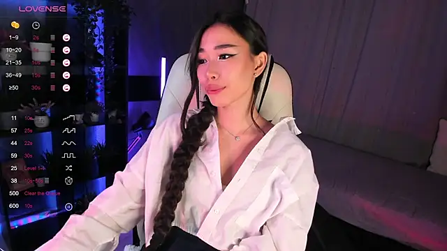 sensualily online show from November 6, 2025, 3:35 pm