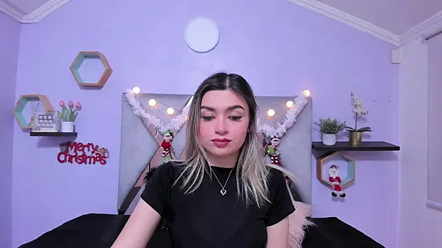 Snapshot of Esteff__o2 chatting on December 18, 2024, 7:08 pm Esteff o2 online show from December 18, 2024, 7:08 pm