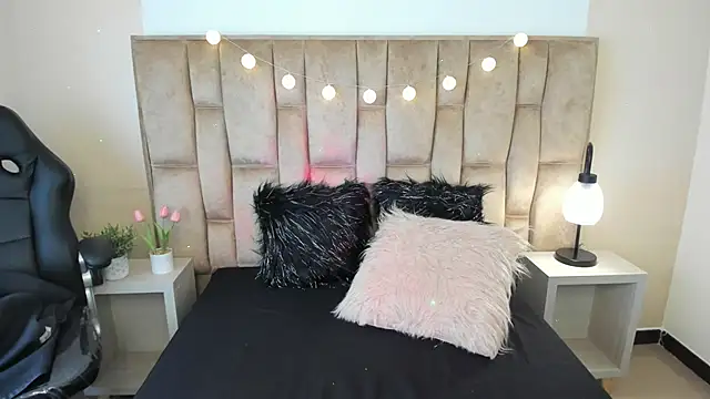 Snapshot of Esteff__o2 chatting on March 7, 2025, 7:38 pm Esteff o2 online show from March 7, 2025, 7:38 pm