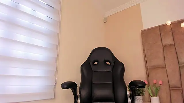 Snapshot of Esteff__o2 chatting on March 7, 2025, 10:43 pm Esteff o2 online show from March 7, 2025, 10:43 pm