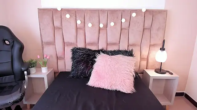 Snapshot of Esteff__o2 chatting on March 8, 2025, 7:42 pm Esteff o2 online show from March 8, 2025, 7:42 pm