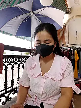 lyna bl online show from December 3, 2025, 3:14 am