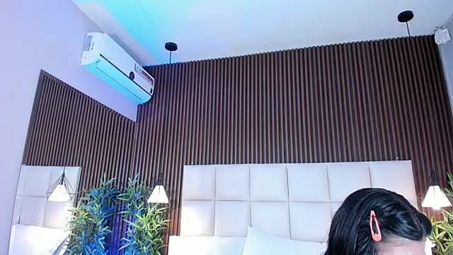 Snapshot of CailynBrowm chatting on December 2, 2025, 4:40 am CailynBrowm online show from December 2, 2025, 4:40 am