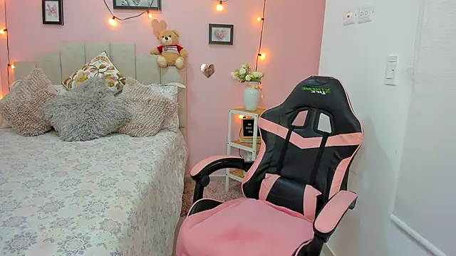 emilyharrix online show from November 20, 2025, 8:52 pm