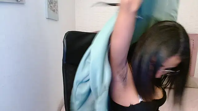 shaneelle online show from February 11, 2025, 3:08 am