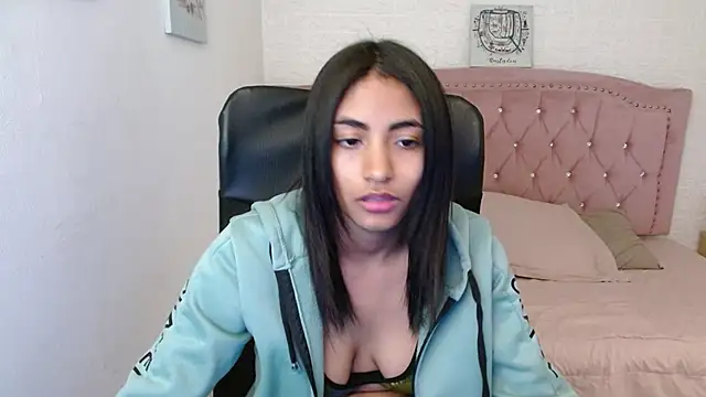 shaneelle online show from February 17, 2025, 3:15 am