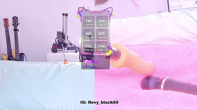 Snapshot of revy_blacck chatting on October 21, 2025, 9:43 am revy blacck online show from October 21, 2025, 9:43 am