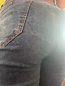 izanmiller2001 online show from September 22, 2025, 5:48 pm