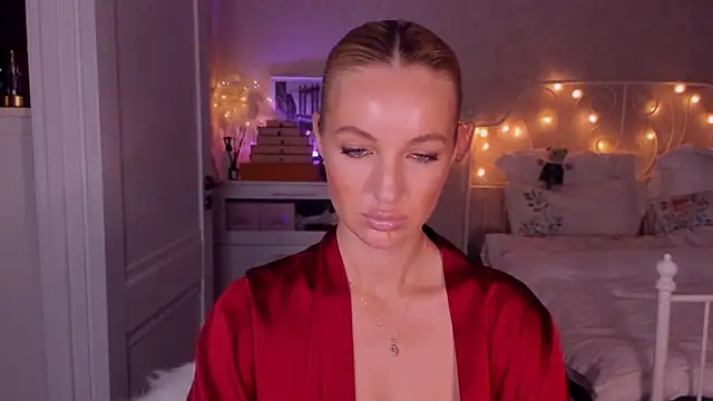 Snapshot of aestetick chatting on October 12, 2025, 4:39 pm aestetick online show from October 12, 2025, 4:39 pm