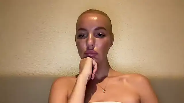 Snapshot of aestetick chatting on November 27, 2025, 12:29 pm aestetick online show from November 27, 2025, 12:29 pm