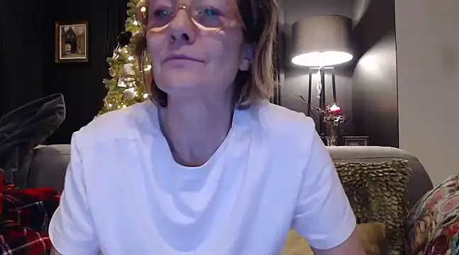 Snapshot of godinflower chatting on January 2, 2025, 8:24 pm godinflower online show from January 2, 2025, 8:24 pm