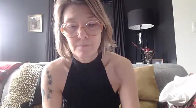 Snapshot of godinflower chatting on January 18, 2025, 1:29 pm godinflower online show from January 18, 2025, 1:29 pm