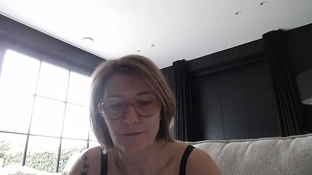 Snapshot of godinflower chatting on February 10, 2025, 1:22 pm godinflower online show from February 10, 2025, 1:22 pm