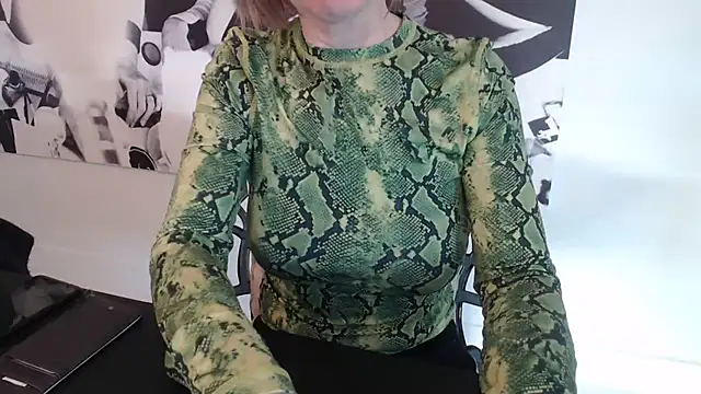 Snapshot of godinflower chatting on February 14, 2025, 1:29 pm godinflower online show from February 14, 2025, 1:29 pm