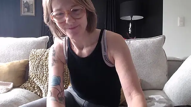 Snapshot of godinflower chatting on February 25, 2025, 1:17 pm godinflower online show from February 25, 2025, 1:17 pm