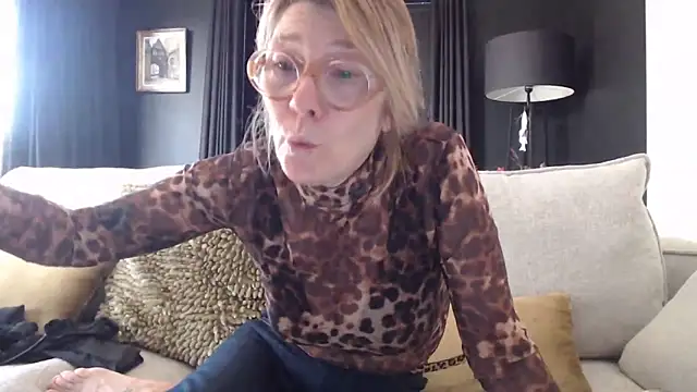 Snapshot of godinflower chatting on March 4, 2025, 12:33 pm godinflower online show from March 4, 2025, 12:33 pm