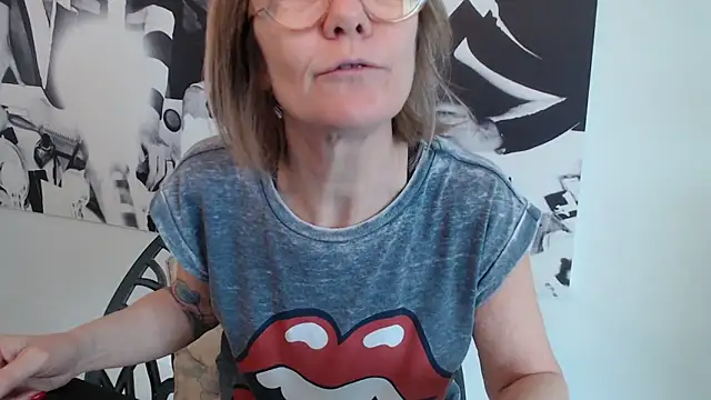 Snapshot of godinflower chatting on March 11, 2025, 11:01 am godinflower online show from March 11, 2025, 11:01 am