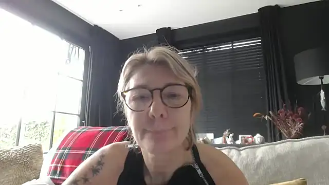 Snapshot of godinflower chatting on October 12, 2025, 8:02 am godinflower online show from October 12, 2025, 8:02 am