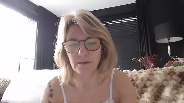 Snapshot of godinflower chatting on October 21, 2025, 8:48 am godinflower online show from October 21, 2025, 8:48 am