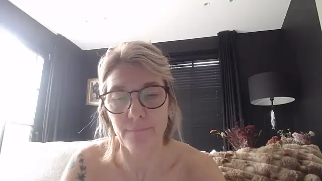 Snapshot of godinflower chatting on October 23, 2025, 12:15 pm godinflower online show from October 23, 2025, 12:15 pm