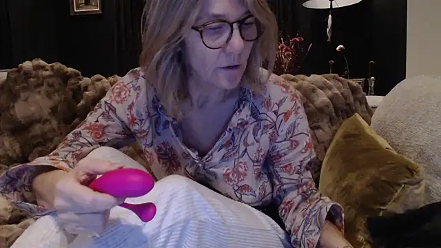 Snapshot of godinflower chatting on November 3, 2025, 4:52 pm godinflower online show from November 3, 2025, 4:52 pm