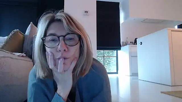 Snapshot of godinflower chatting on November 13, 2025, 8:57 am godinflower online show from November 13, 2025, 8:57 am