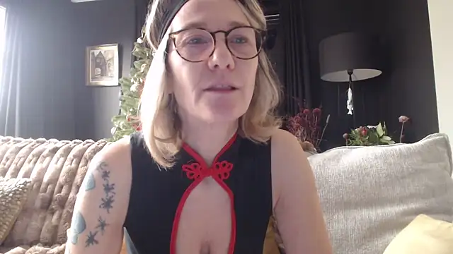 Snapshot of godinflower chatting on November 28, 2025, 9:01 am godinflower online show from November 28, 2025, 9:01 am